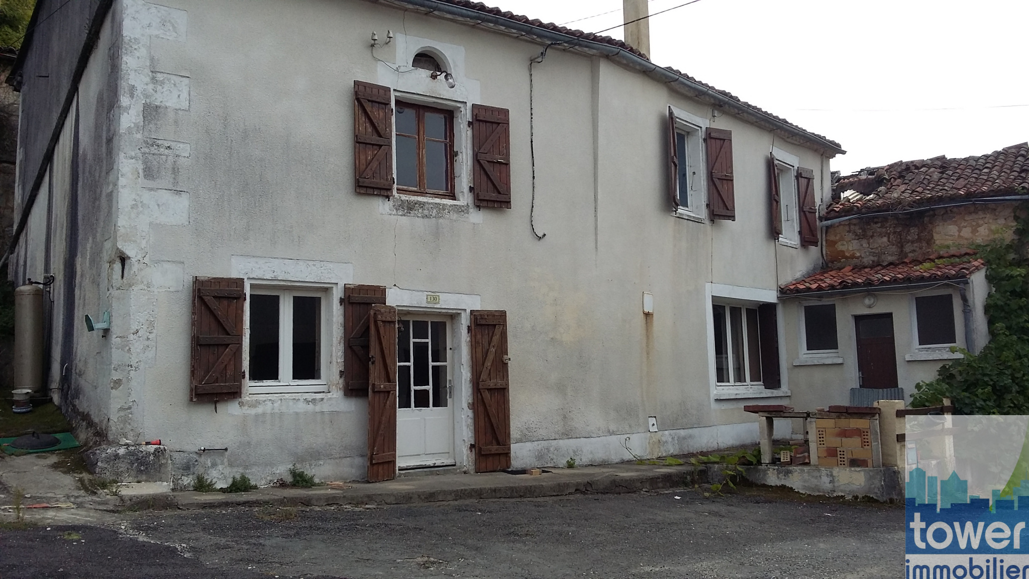 Façade de la Maison à rénover près de Sers en Charente