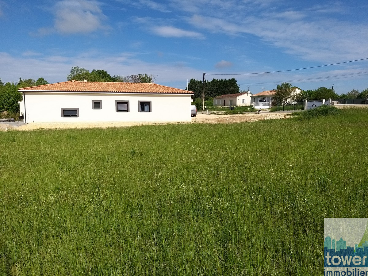 Terrain plat idéal pour construire un plain-pied à Sers en Charente