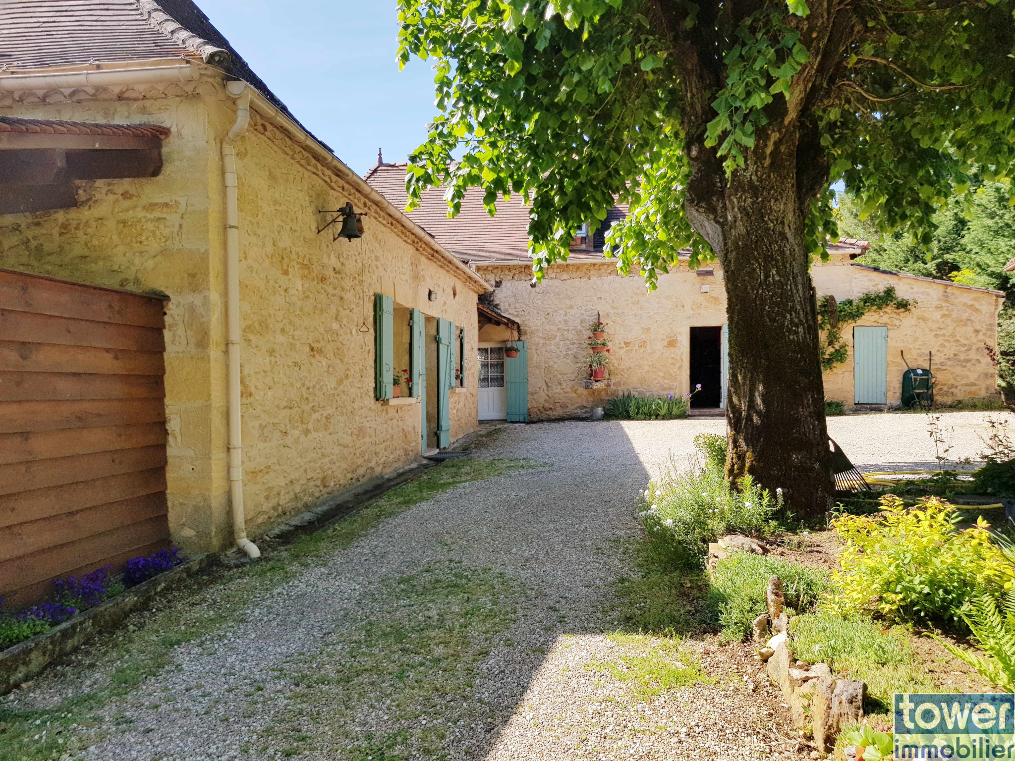 vente VIAGER avec parties LIBRES (2 maisons) et OCCUPEE (1 maison)