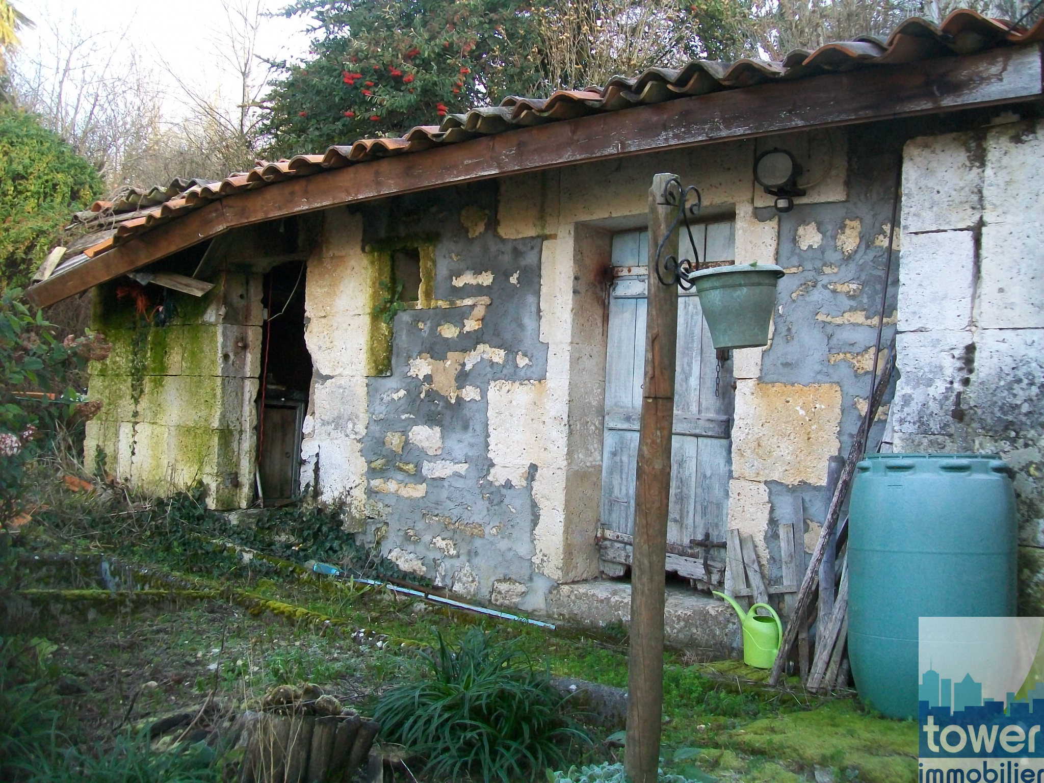 2ème dépendance (toit) de la maison à rénover près de Sers à 15 mn de Soyaux