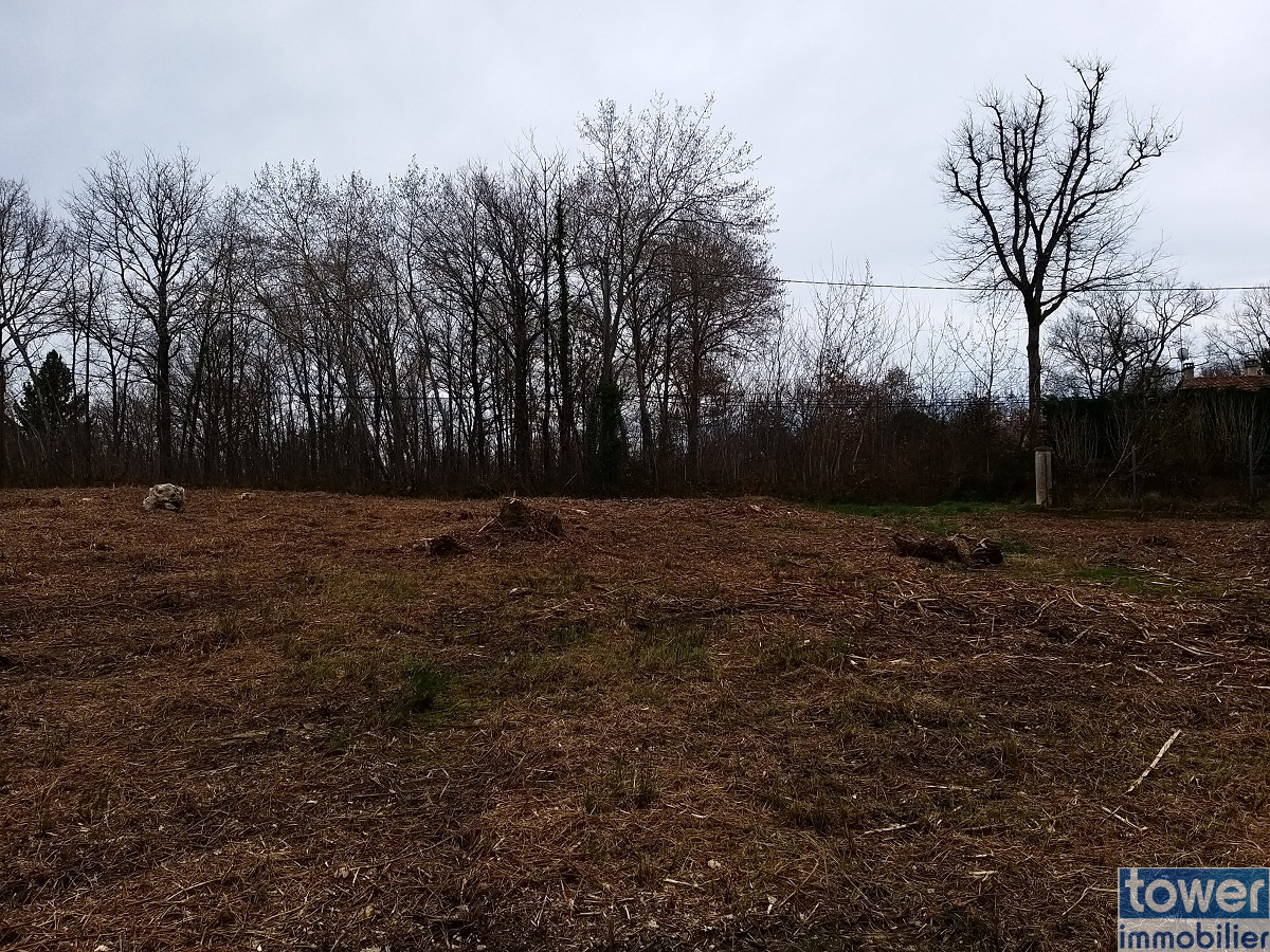 Terrain à bâtir à Sers - Vue depuis le bas en direction de l'entrée