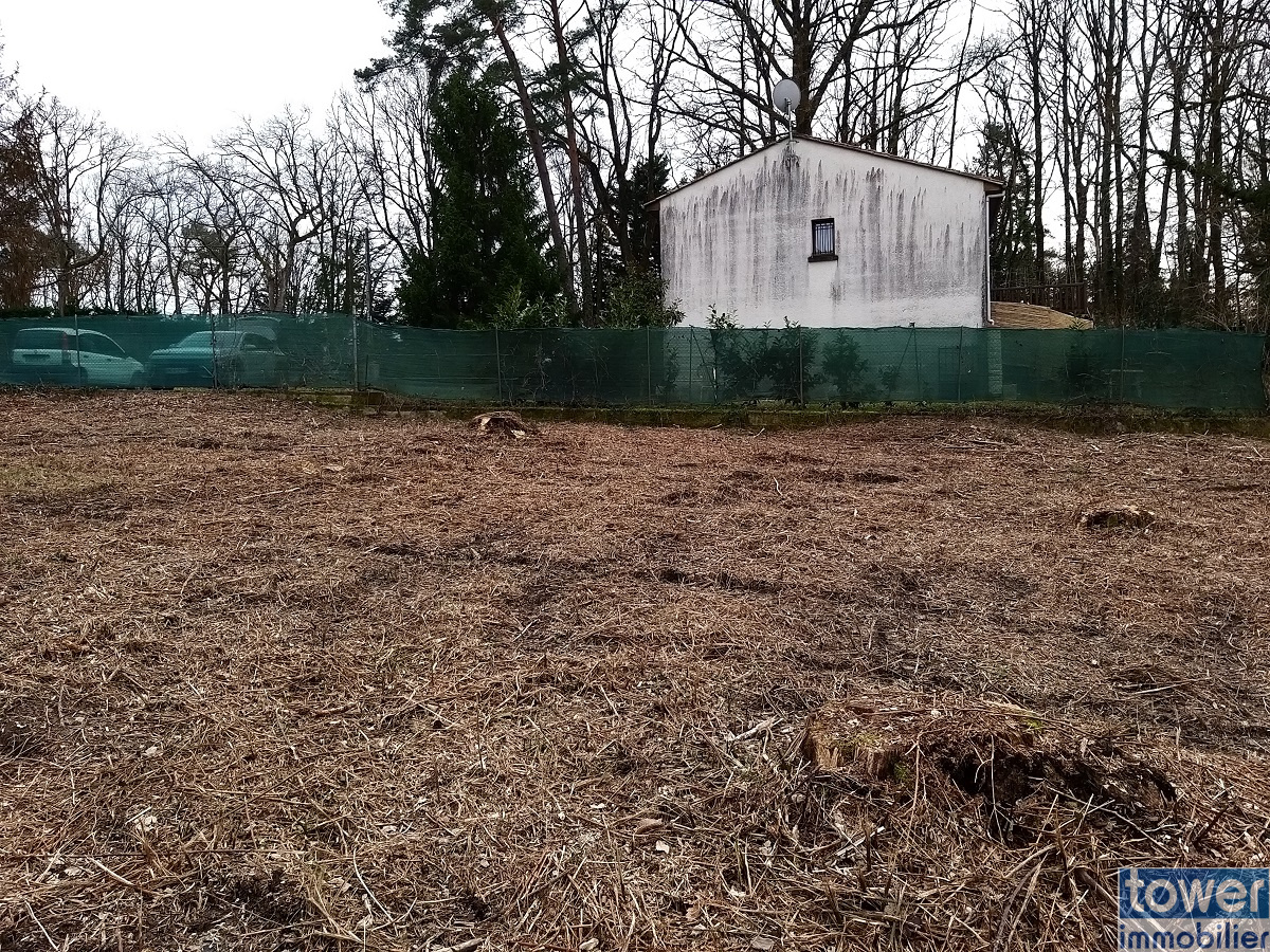 Terrain constructible à Sers - maison voisine à gauche