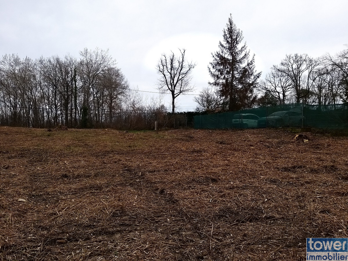 Terrain constructible à Sers et proche de la commune de Vouzan